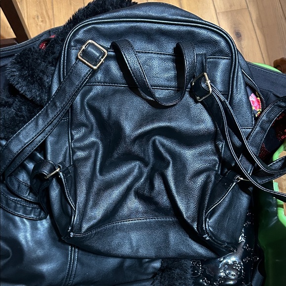 Betsey Johnson Quilted Heart Backpack with Gold Chain - Picture 6 of 7